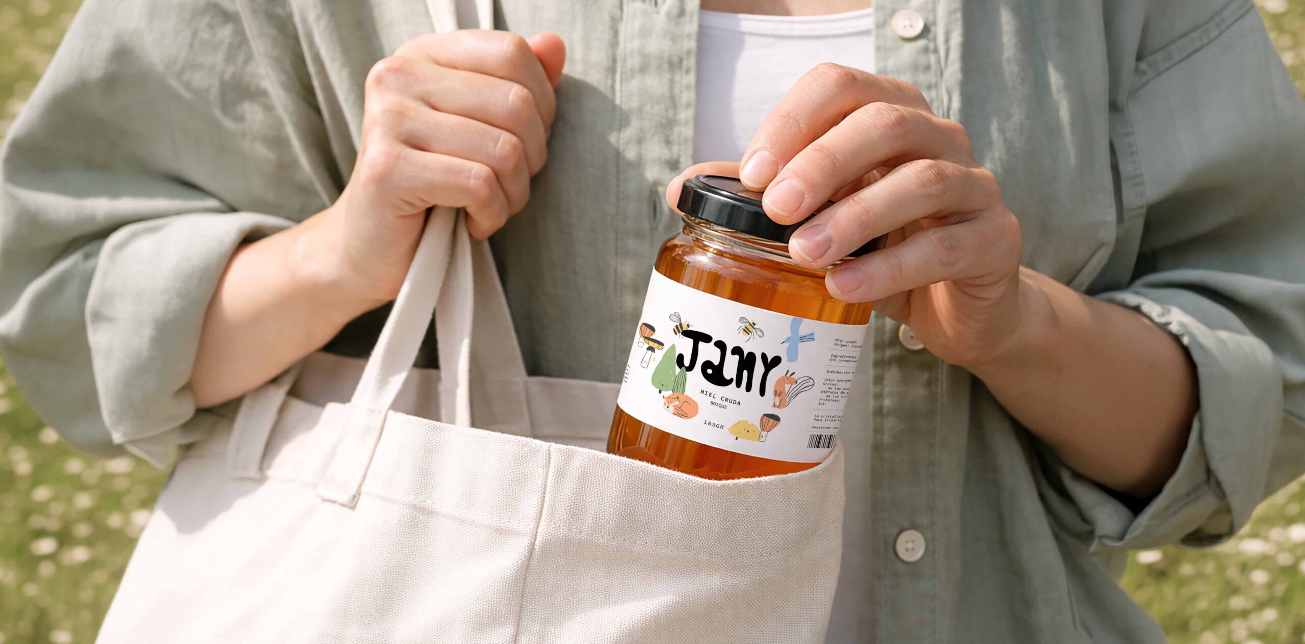 Tarro de miel Jany con ilustraciones artesanales y packaging natural sostenible