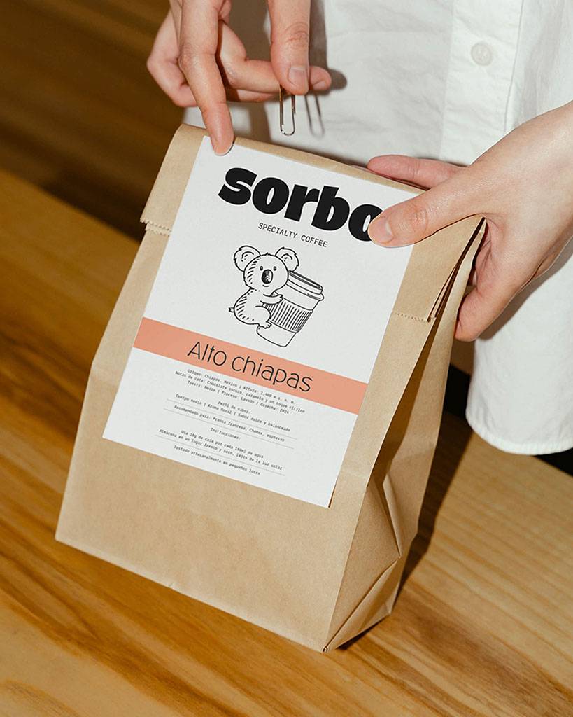 Packaging de café Sorbo Alto Chiapas en bolsa kraft con etiqueta ilustrada